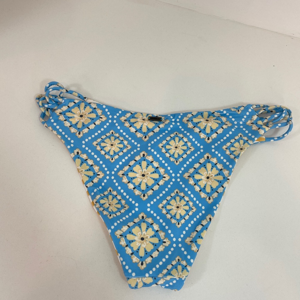 O’Niell Melissa Tile Kaannapau Reversible Bikini Bottoms / NWT - Picture 5 of 9